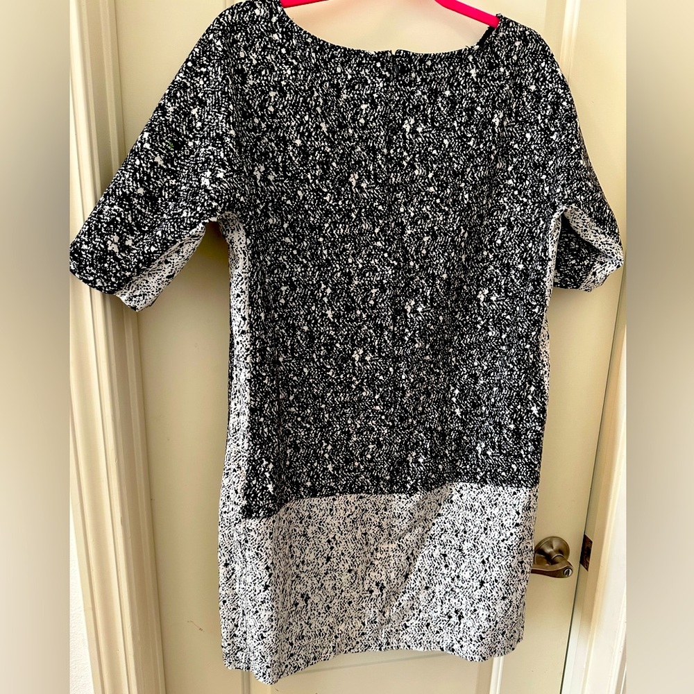 Versatile black and white dress with pockets